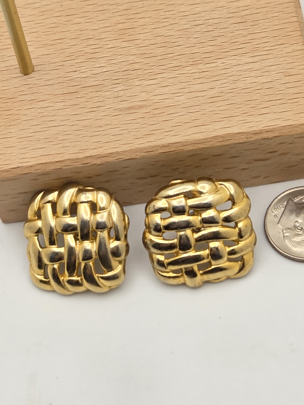 Vintage Gold Tone Woven Basketweave Square Post Earrings 1" - Picture 9 of 11